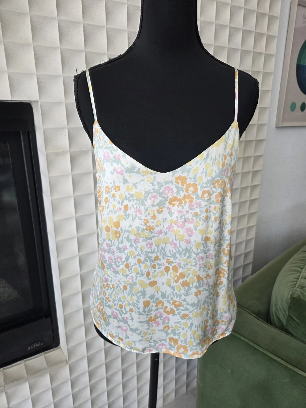 Rails Paolo Summer Meadow Floral Print V-Neck Satin Camisole Top, Size Small - Picture 2 of 8